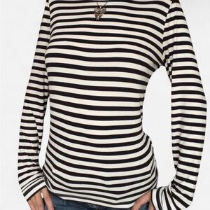 Striped Long-Sleeve Crewneck Top - Black & White